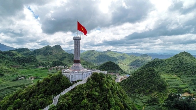 Tourist vehicles banned from Lung Cu Flag Tower during buckwheat festival - 1