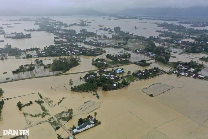 At least 72 dead, 13 missing in record floods in south central Vietnam - 1 At least 72 dead, 13 missing in record floods in south central Vietnam - 1