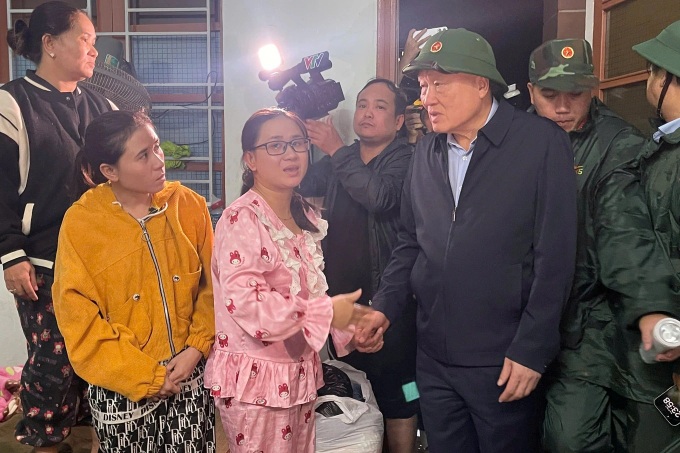 At least 72 dead, 13 missing in record floods in south central Vietnam - 3 At least 72 dead, 13 missing in record floods in south central Vietnam - 3