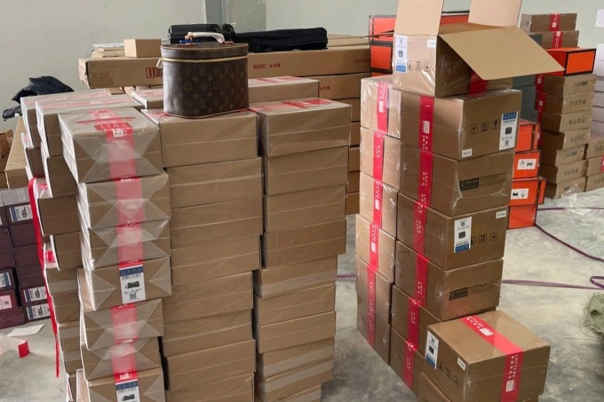 Thousands of fake Hermes, Chanel and Louis Vuitton bags seized - 1