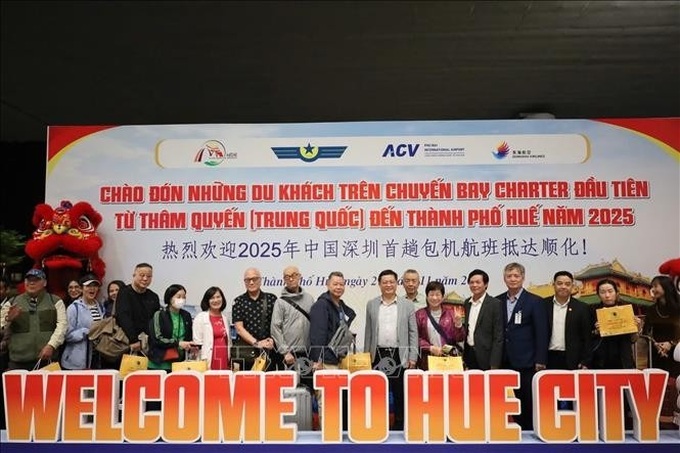 Hue welcomes first charter flight from China’s Shenzhen - 1