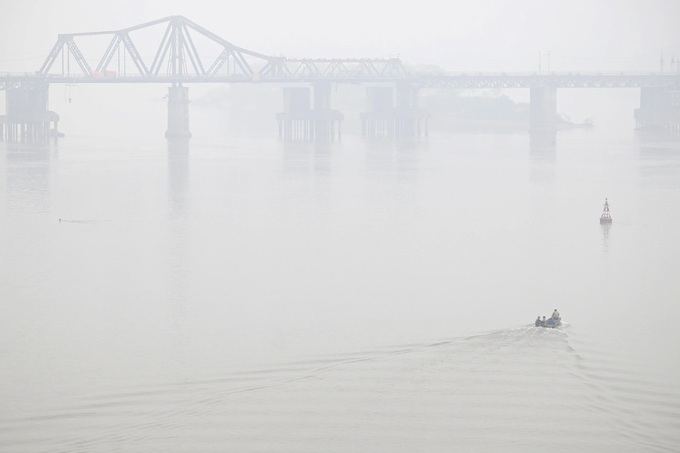 Hanoi shrouded in heavy smog as air quality worsens - 5
