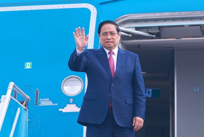 PM heads to Laos for Vietnam-Laos Intergovernmental Committee’s meeting - 1