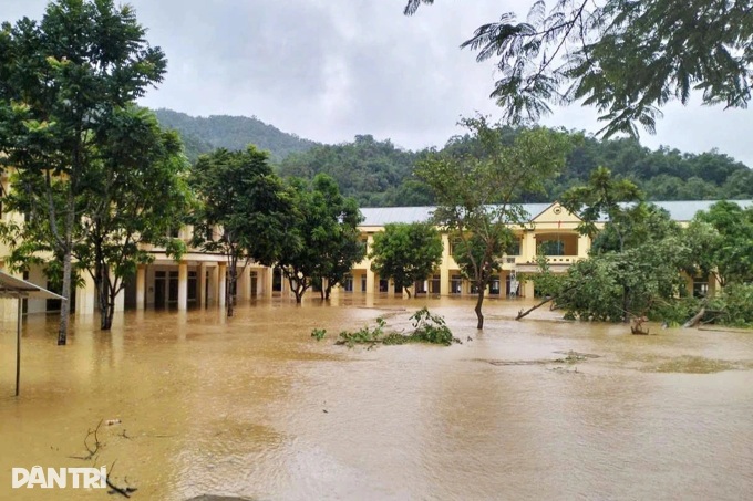 Dantri/Dtinews readers continue support for flood-hit students in Nghe An - 3 Dantri/Dtinews readers continue support for flood-hit students in Nghe An - 3