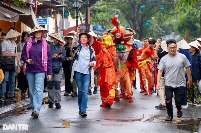 Danang launches Korean-language training for cyclo drivers - 1