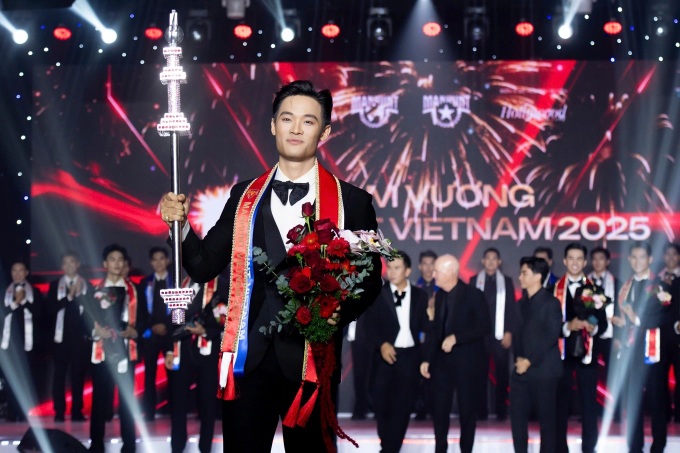 Fashion model crowned Manhunt Vietnam 2025 - 1