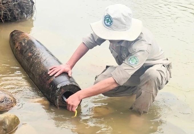 Unexploded 227-kg bomb found near Hue market - 1