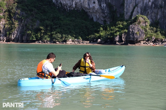 Ha Long Bay glows under winter sun - 10 Ha Long Bay glows under winter sun - 10