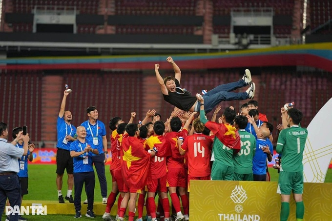 Vietnam U22 football team receives hefty bonuses after SEA Games gold - 1 Vietnam U22 football team receives hefty bonuses after SEA Games gold - 1
