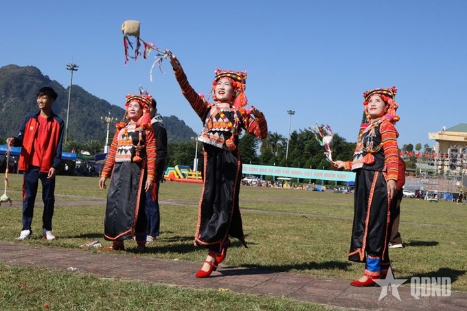 2025 Vietnam-Laos-China ball-throwing festival opens in Dien Bien - 1 2025 Vietnam-Laos-China ball-throwing festival opens in Dien Bien - 1