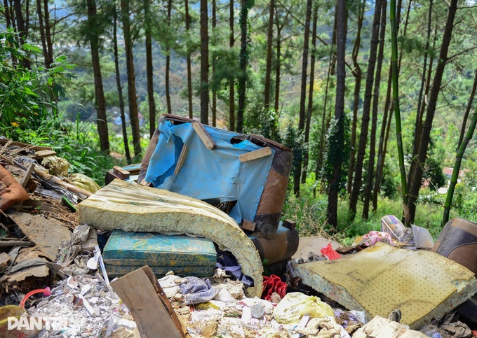 Waste piles up on scenic D’ran Pass in Lam Dong - 4
