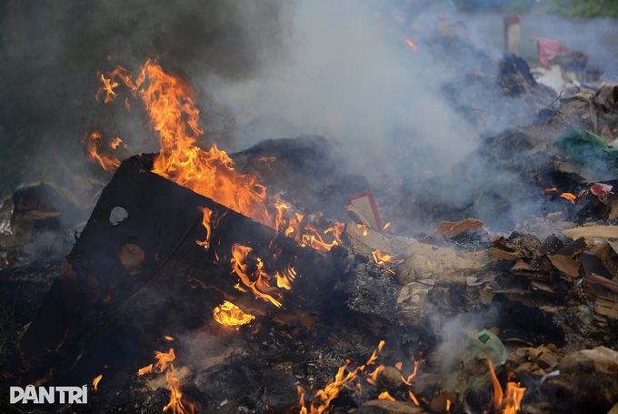Waste piles up on scenic D’ran Pass in Lam Dong - 6