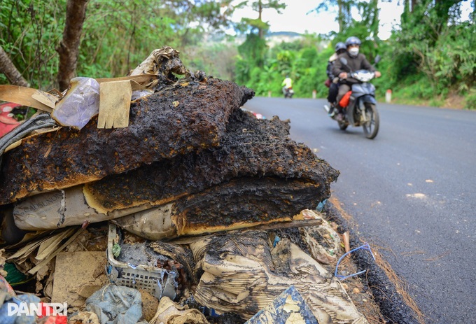 Waste piles up on scenic D’ran Pass in Lam Dong - 5