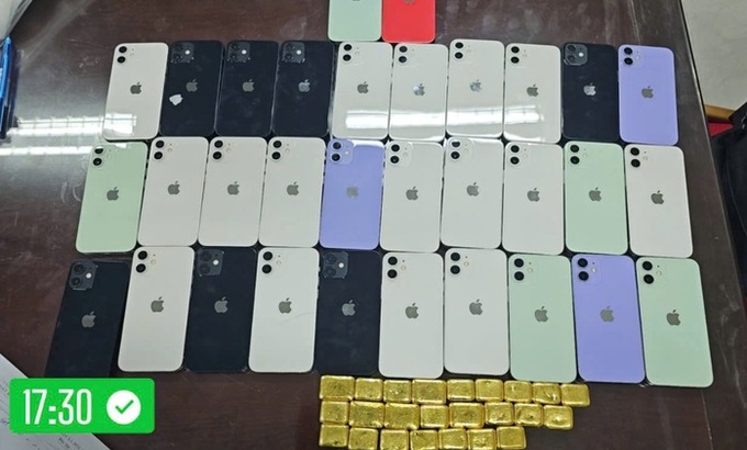 Khanh Hoa Police find 24 gold bars during airport baggage screening - 1 Khanh Hoa Police find 24 gold bars during airport baggage screening - 1