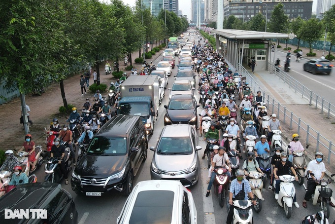 Hanoi trims pavements and relocates trees to ease congestion - 1 Hanoi trims pavements and relocates trees to ease congestion - 1