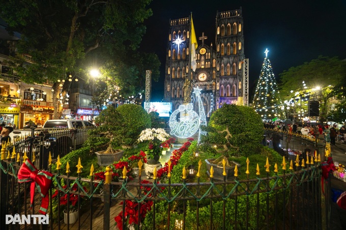 Hanoi churches glow with festive lights ahead of Christmas - 9