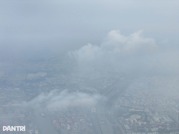 Haze over Ho Chi Minh City raises air quality concerns - 1