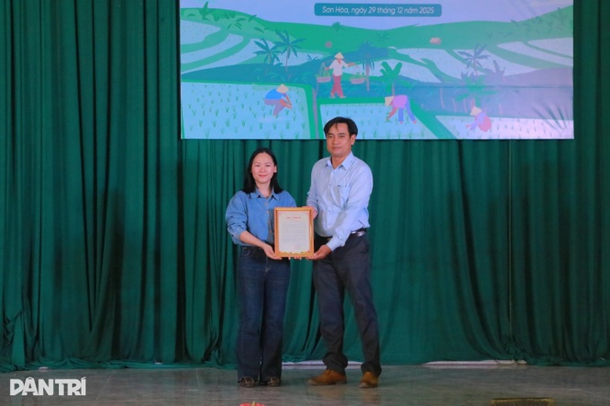 VND 165 million aid helps flood hit families rebuild lives in Dak Lak - 3