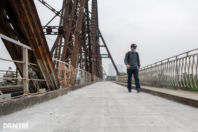 Long Bien Bridge set to resume two-way traffic on New Year's Day - 10