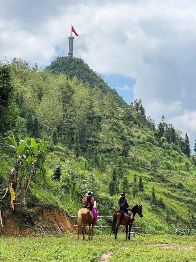 Horseback trekking debuts at Vietnam’s northernmost point - 2