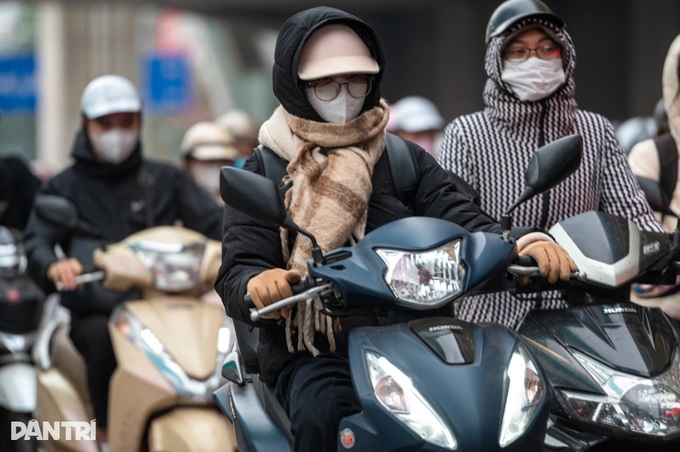 Hanoi streets gridlocked on first workday after New Year holiday - 2