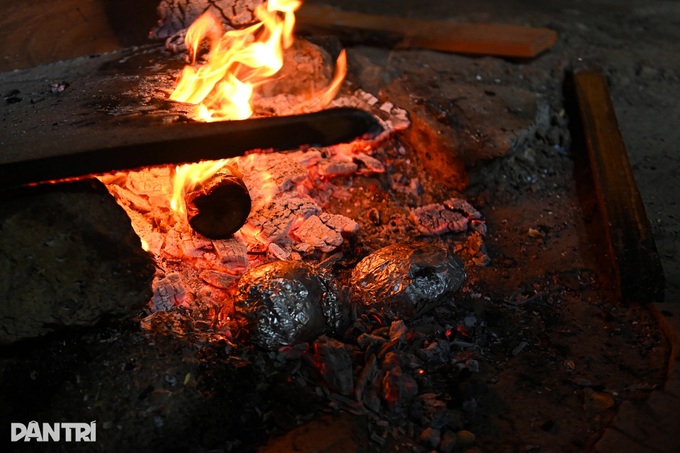Hanoi residents struggle through bone-chilling cold spell - 9 Hanoi residents struggle through bone-chilling cold spell - 9