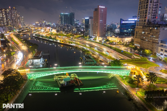 Graffiti defaces historic bridge in Ho Chi Minh City - 2 Graffiti defaces historic bridge in Ho Chi Minh City - 2