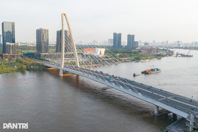 Graffiti defaces historic bridge in Ho Chi Minh City - 8 Graffiti defaces historic bridge in Ho Chi Minh City - 8