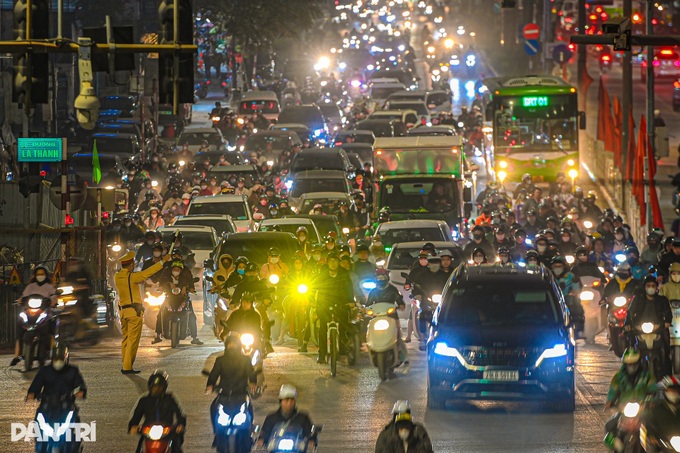 Congestion worsens at Hanoi junction amid ring road construction - 2