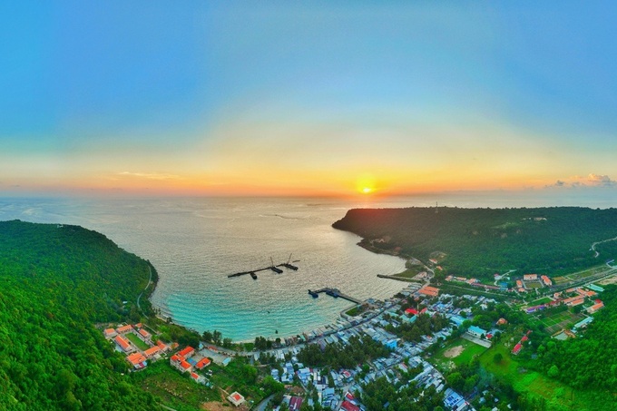 New ferry route linking Phu Quoc with Tho Chau launched - 1