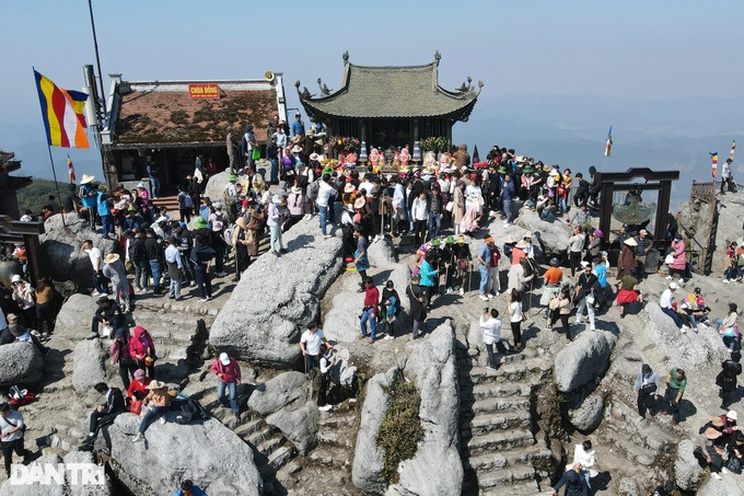 Quang Ninh considers scrapping Yen Tu entrance fee from 2026 - 1