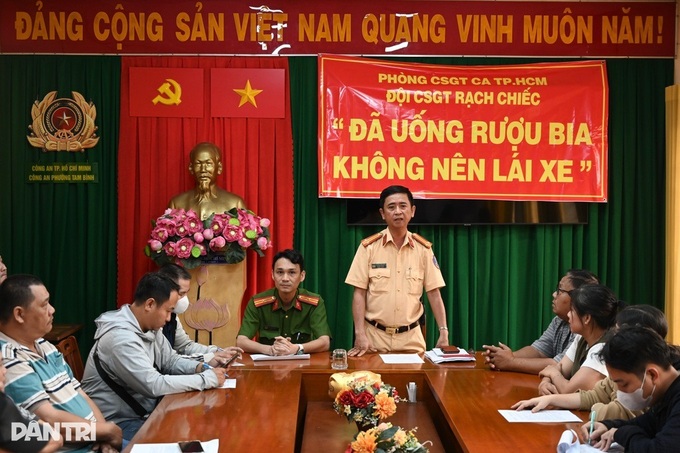 HCMC bars pledge to stop drunk customers driving - 1