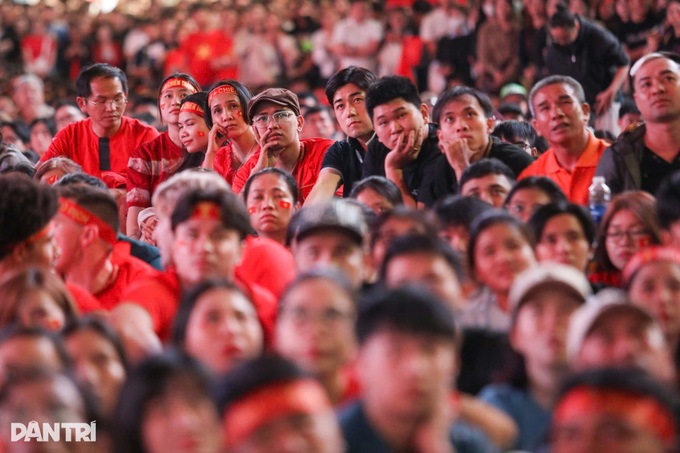 Vietnam fans in tears after U23 loss to China at Asia semis - 4