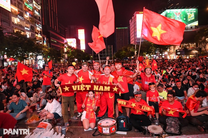 Vietnam fans in tears after U23 loss to China at Asia semis - 2