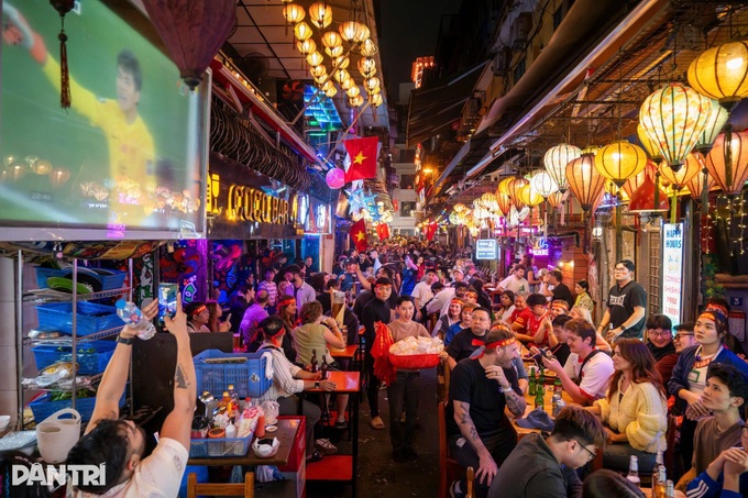 Vietnam fans in tears after U23 loss to China at Asia semis - 13