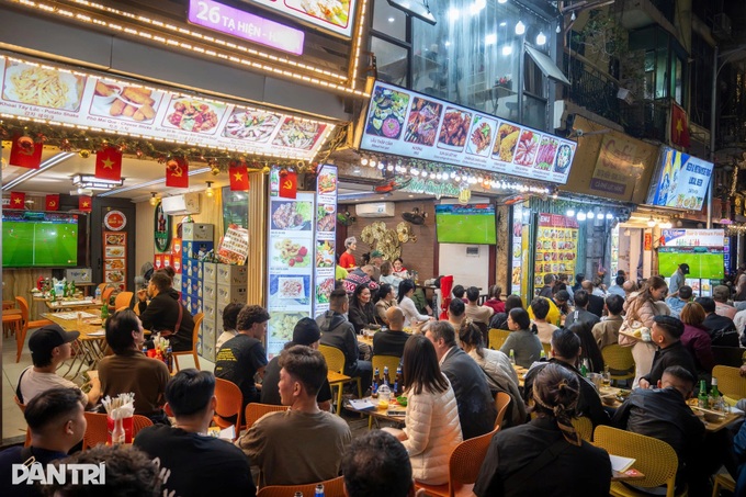 Vietnam fans in tears after U23 loss to China at Asia semis - 14