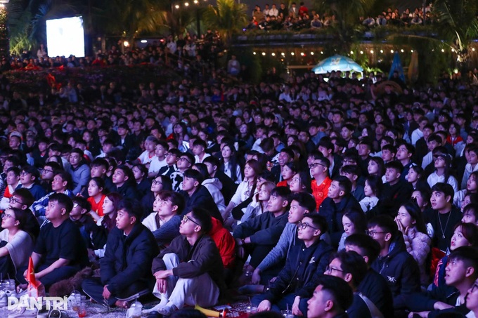 Vietnam fans in tears after U23 loss to China at Asia semis - 17