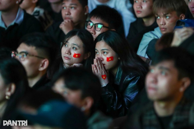Vietnam fans in tears after U23 loss to China at Asia semis - 16