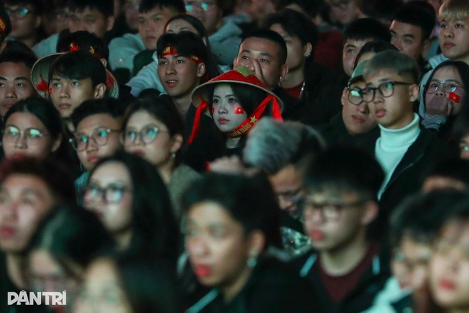 Vietnam fans in tears after U23 loss to China at Asia semis - 15