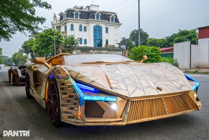 Bac Ninh carpenter gains fame for handcrafted wooden supercars - 6