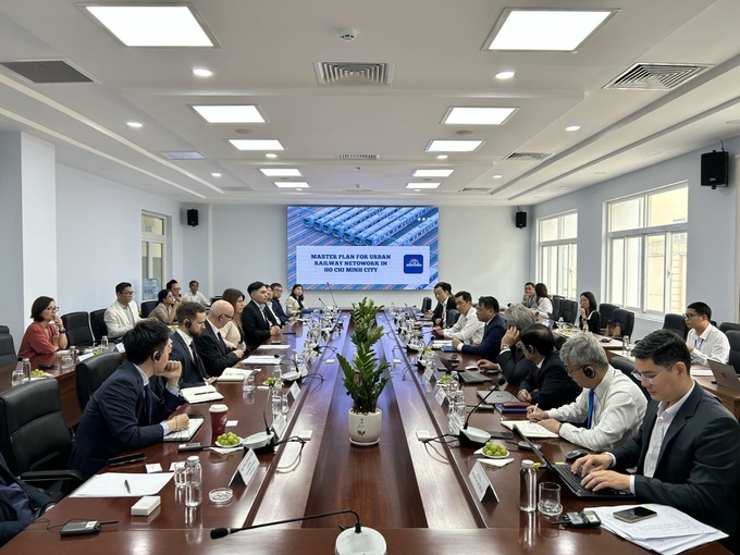 British firms explore rail and sustainable urban projects in Vietnam - 1
