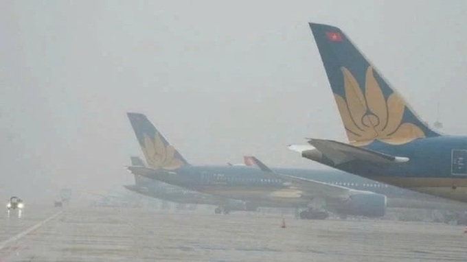 Dense fog disrupts flights at Noi Bai International Airport - 1 Dense fog disrupts flights at Noi Bai International Airport - 1