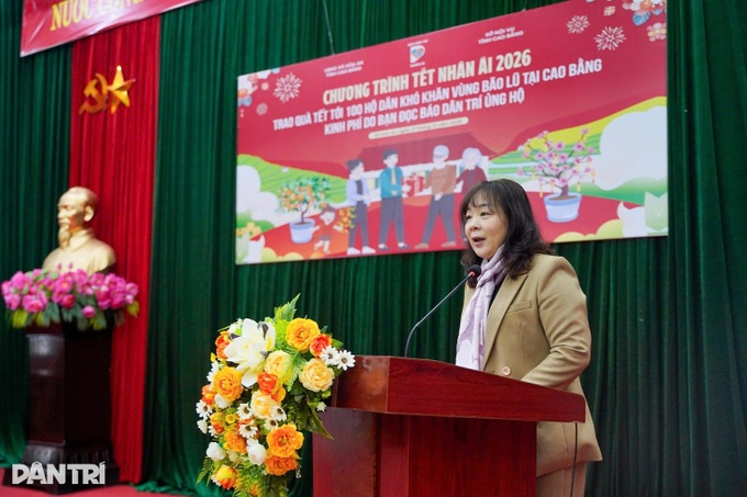 Dantri Newspaper delivers Tet gifts to flood-hit families in Cao Bang - 3