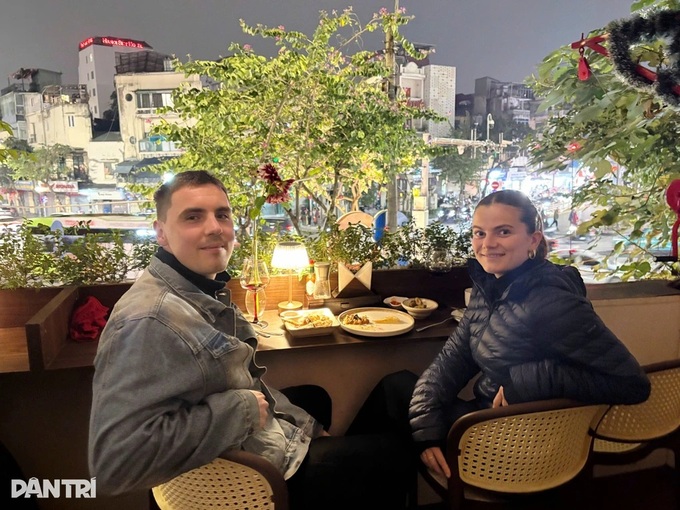 Hanoi eateries adapt as pavement controls tighten - 2 Hanoi eateries adapt as pavement controls tighten - 2