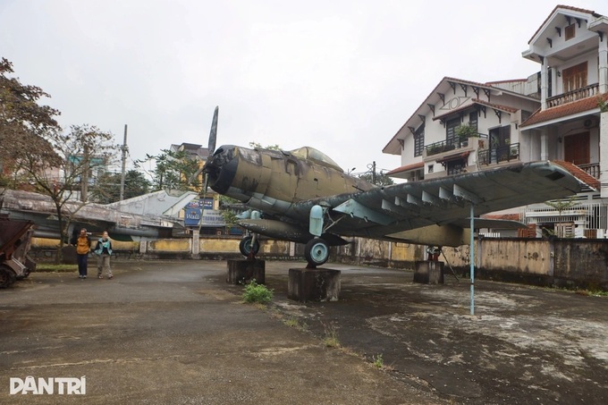 War artefacts deteriorate at Hue History Museum - 3 War artefacts deteriorate at Hue History Museum - 3