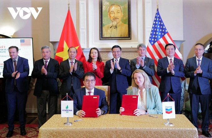 Vietnam and US firms sign energy cooperation deals - 1
