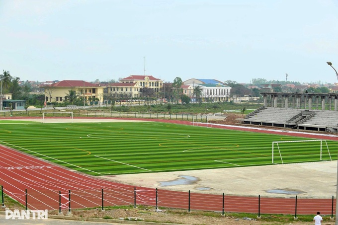 ‘Green diamond’ sports arena draws attention in central Vietnam - 6