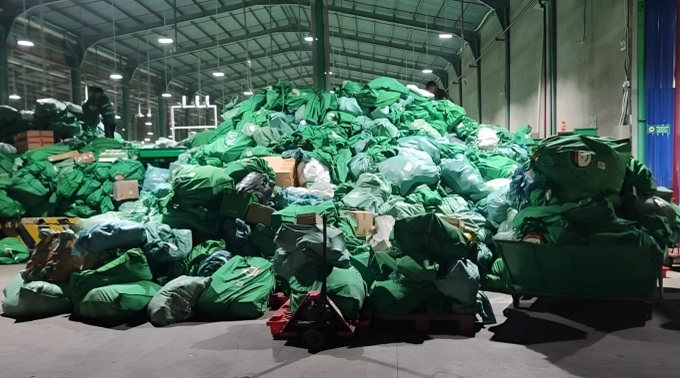 Delivery services overwhelmed as Tet nears - 1