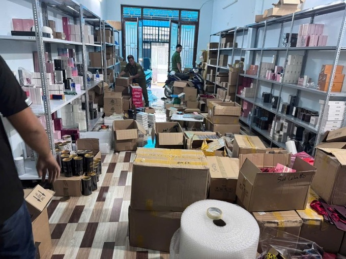 Ho Chi Minh City police break up USD 400,000 fake perfume ring - 2