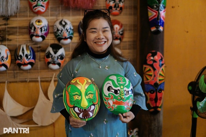 Hoi An paper mask workshop buzzes ahead of Tet - 1
